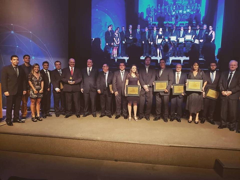 Aplicativo SOS Chuva recebe prêmio Péter Murányi de Ciência & Tecnologia Equipe do aplicativo SOS Chuva